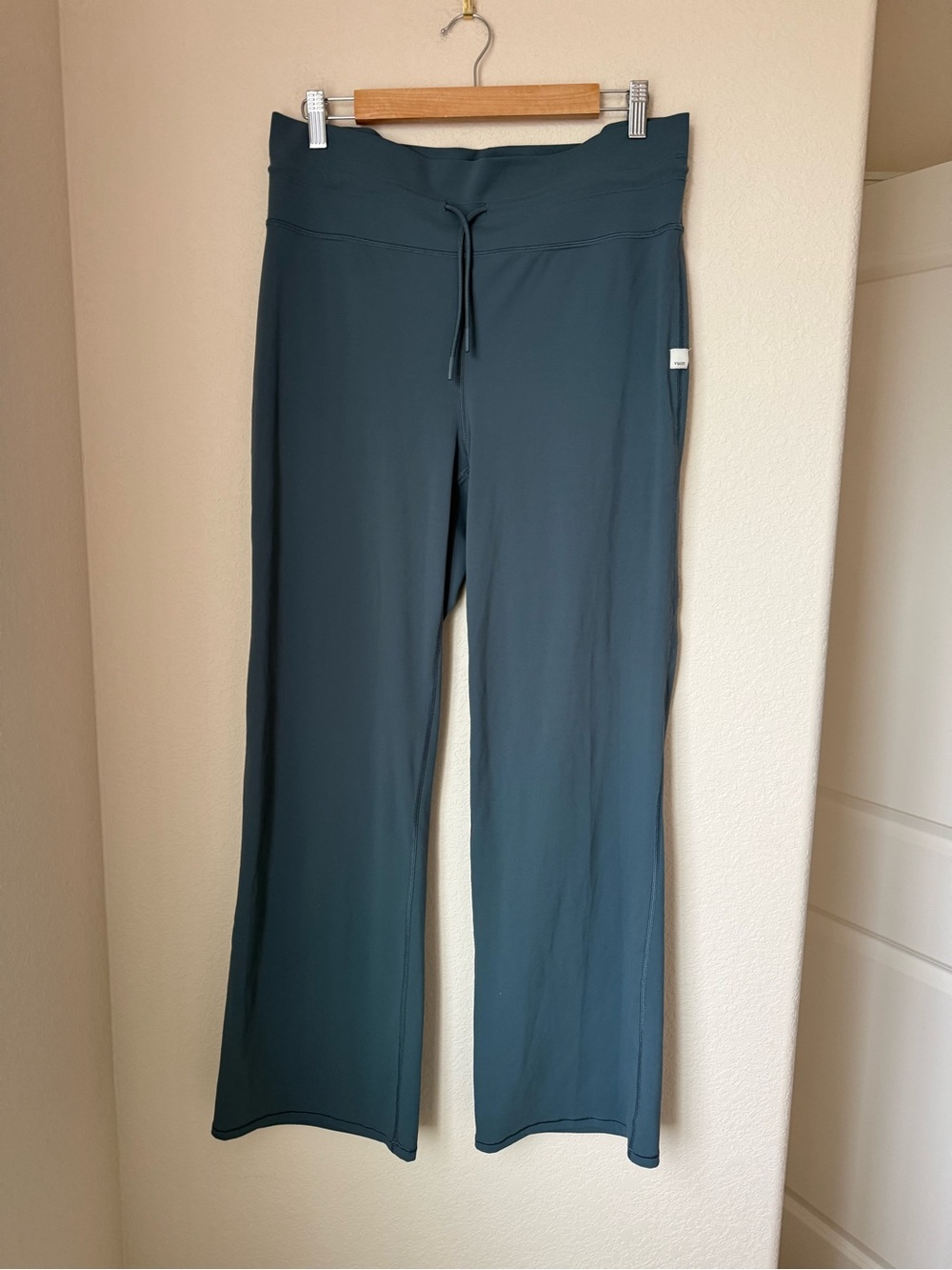 Vuori Women's Daily Wideleg pant Size XL